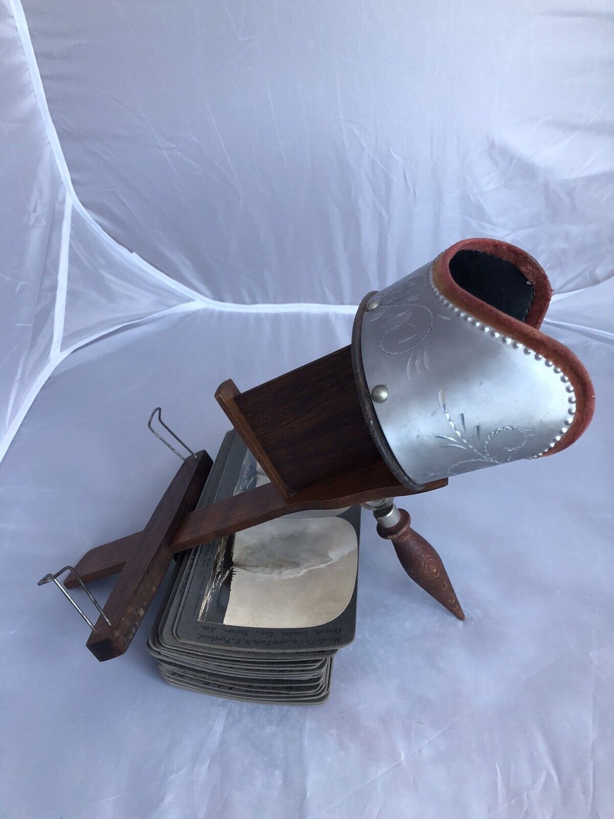 Antique Stereoscope Keystone Monarch 3D Viewer With 28 Cards