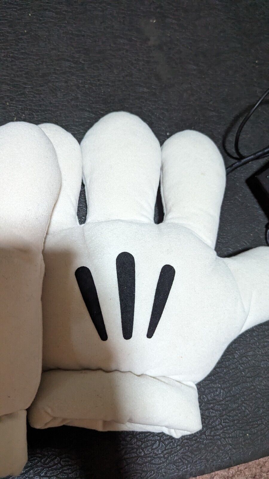 Disney Parks Disneyland Resort White Mickey Mouse Minnie Gloves Plush Hands Wave