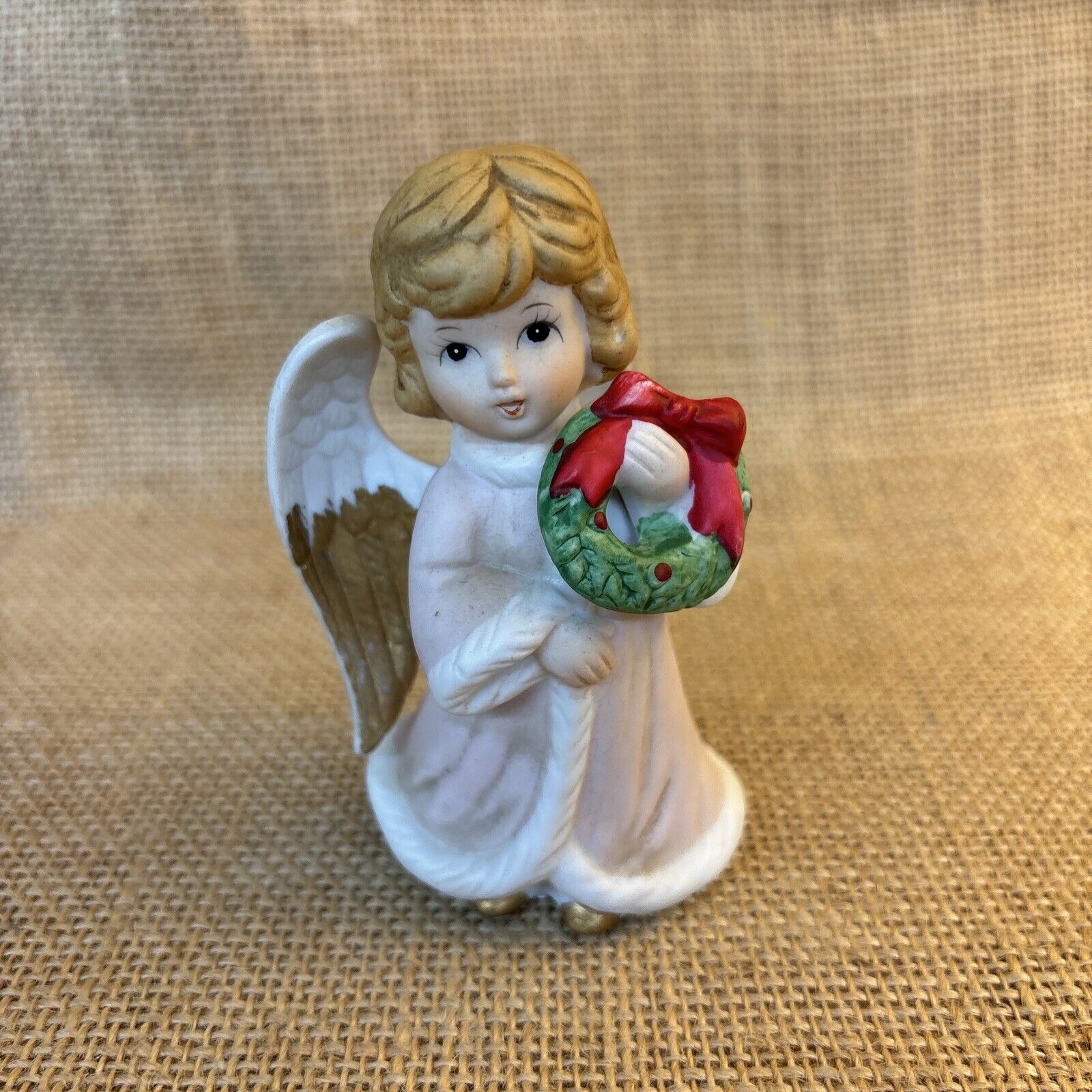Vintage Christmas Figurine Porcelain Angels HOMCO Wreath Angel 5557