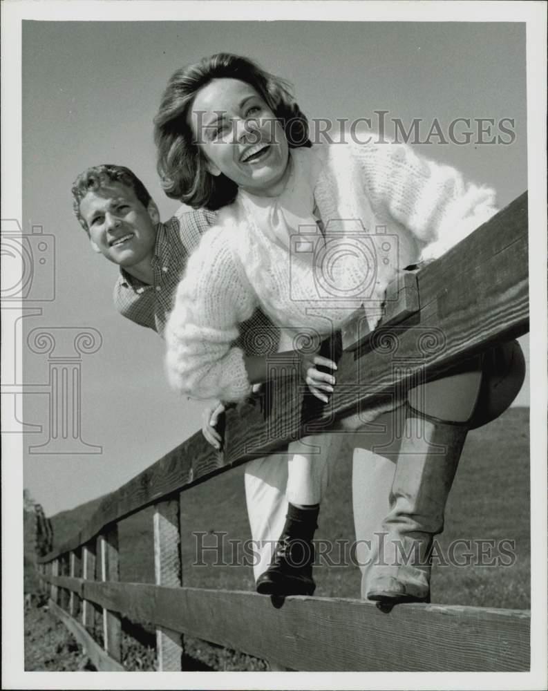 1962 Press Photo Terry Moore and Ryan O\'Neal in \
