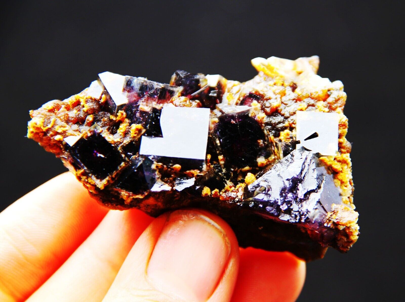 67 g natural deep purple cubofluorite specimen originated in China