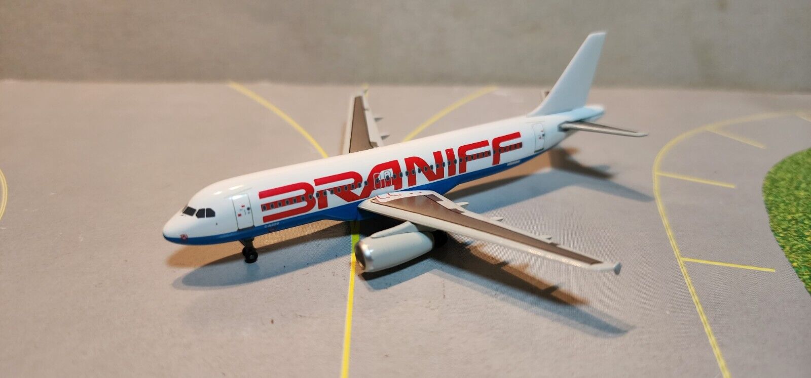 JET-X (JX067) BRANIFF II A320 1:400 SCALE DIECAST METAL MODEL