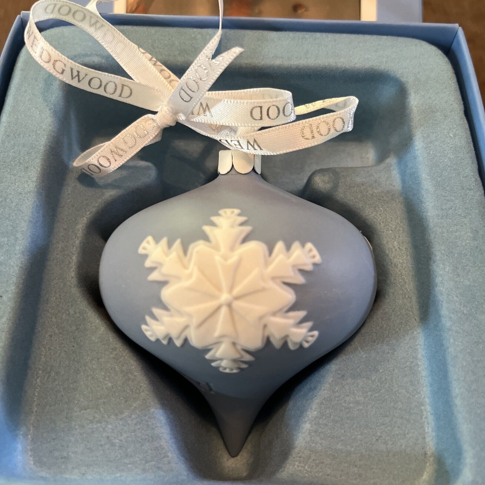 Wedgewood Teardrop Snowflake Christmas Ornament Traditional Blue&Wh Jasperware