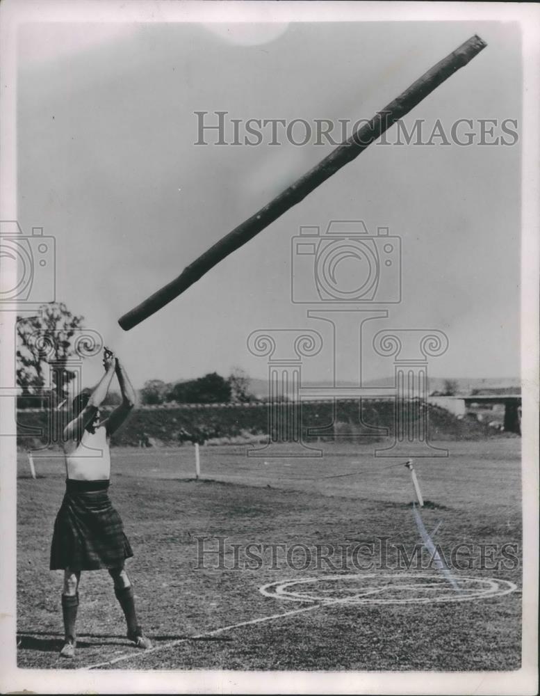1936 Press Photo One of the favorite sport of highlands is tossing the caber.