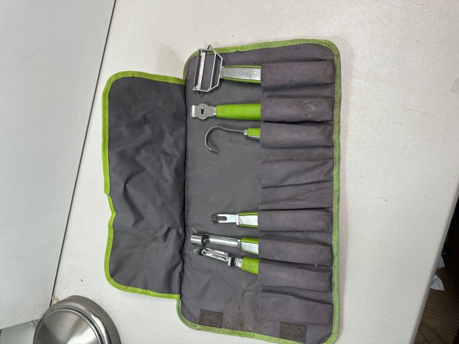 Wolfgang Puck Roll Up Carrying case Bar set with 6 tools