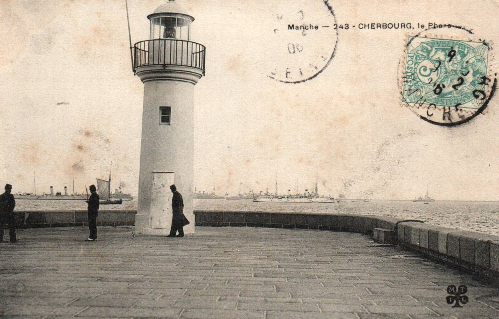 CPA 50 - CHERBOURG (Sleeve) - 243. Le Phare (small animation, soldiers)