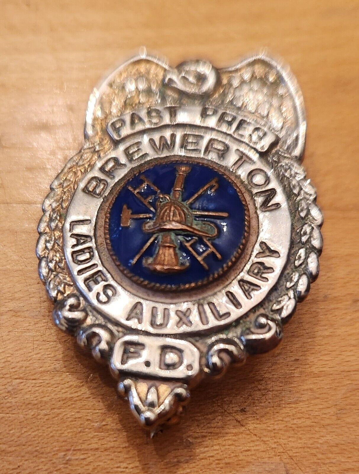 OLD BREWERTON NY LADIES AUXILIARY PAST PRESIDENT FIRE BADGE FIREFIGHTER NEW YORK