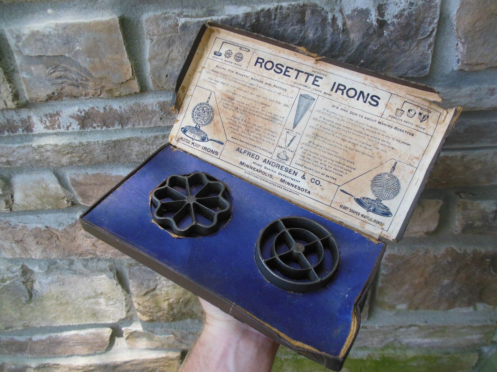 VINTAGE 1905 ALFRED ANDRESEN CAST IRON ROSETTES IN ORIGINAL BOX PATTY IRONS
