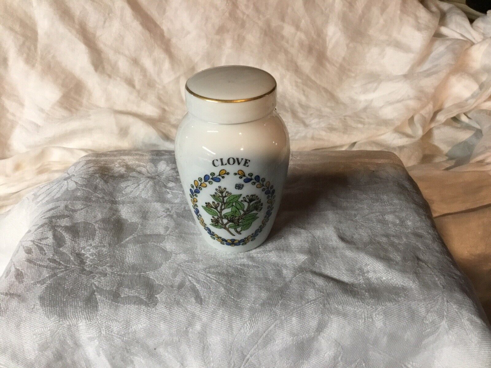 Vintage 1985 Franklin Mint Gloria Concepts Inc CLOVE Porcelain Spice Jar / Lid