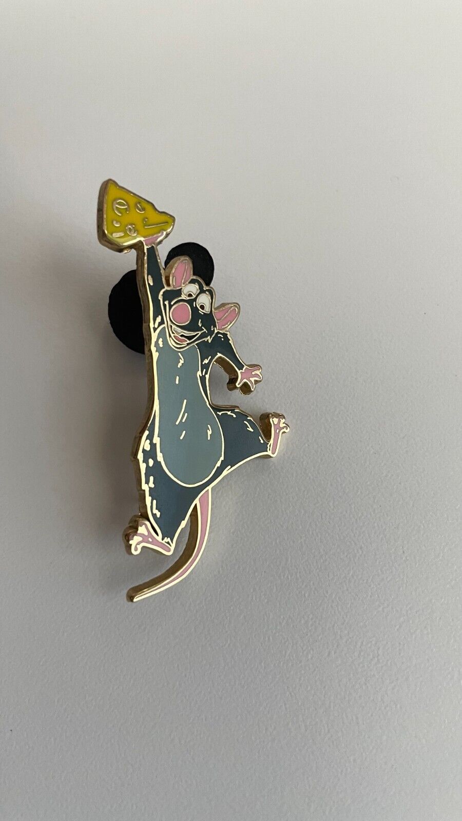 *VERY RARE* 2007 Disney Shopping Ratatouille Remy Holding Cheese Pin LE 250