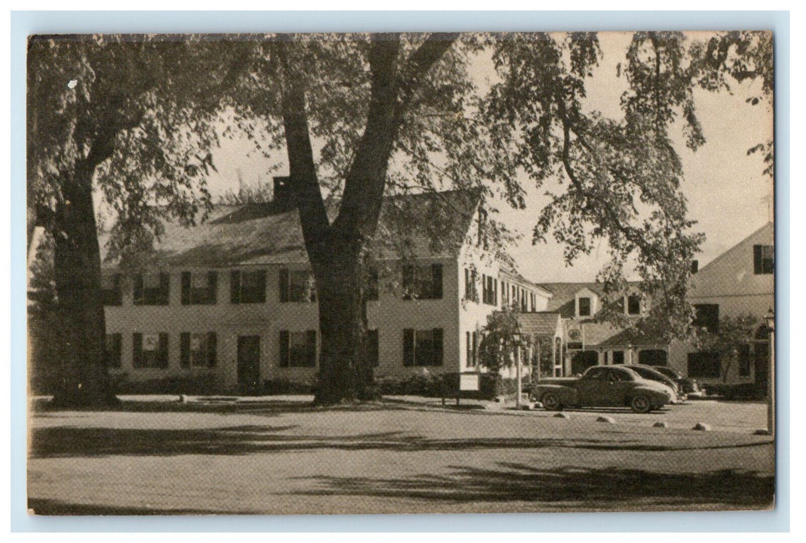 1930 The Publick House, Treadway Inn Sturbridge MA Vintage Postcard