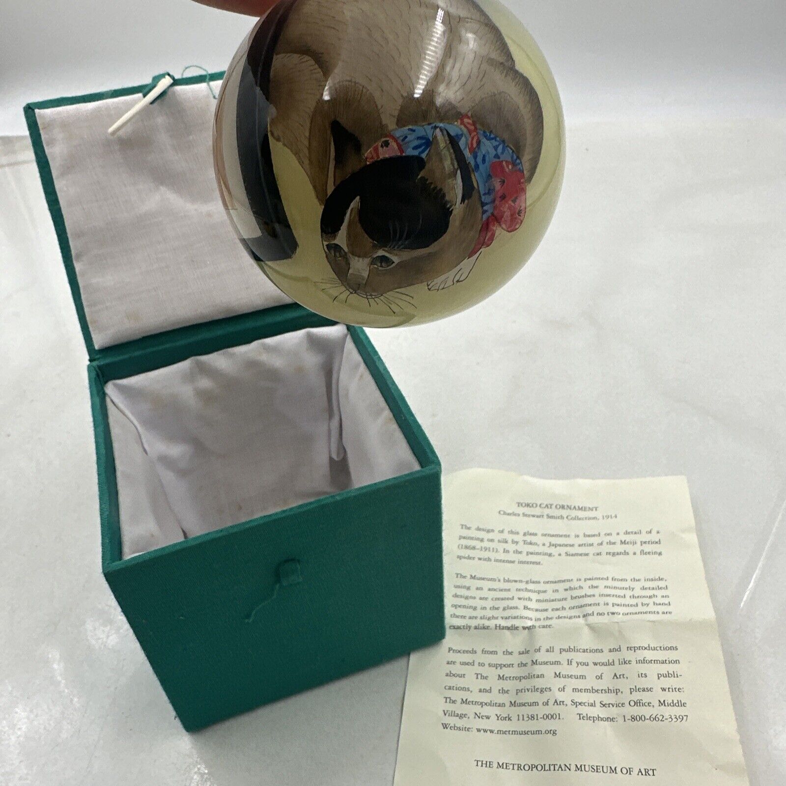 VTG Metropolitan Museum of Art Toyko Cat Glass Ornament NEW w/ Paper