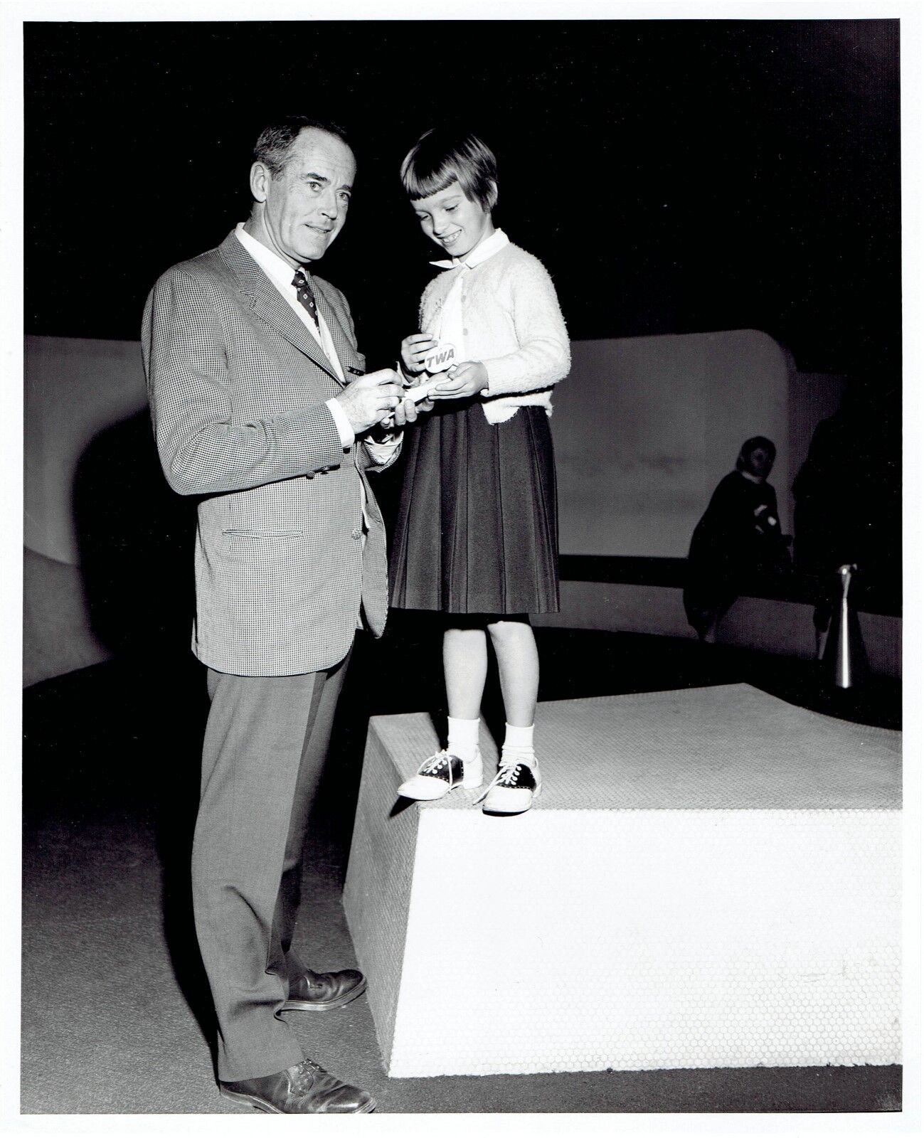 1962 Original Photo Henry Fonda signs autograph before boarding TWA Superjet NYC