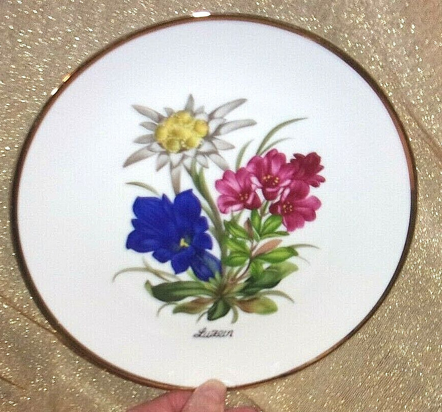 VINTAGE-7.5” Decorative Floral Plate- from Luzern Switzerland-gold trim ex cond