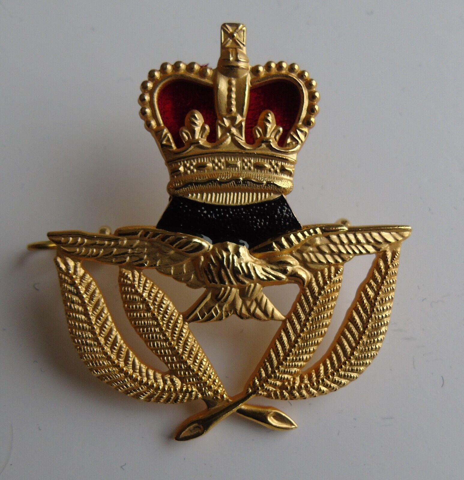 Royal Air Force Warrant Officers Gilt Cap Badge RAF - New