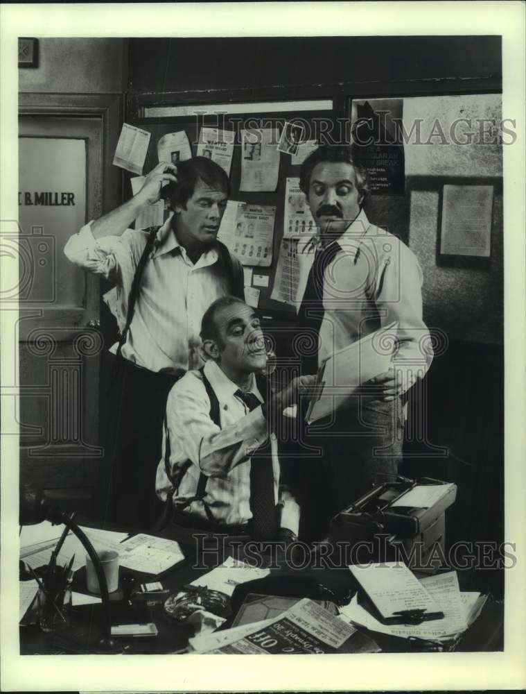 1975 Press Photo Hal Linden, Abe Vigoda and Max Gail star on \