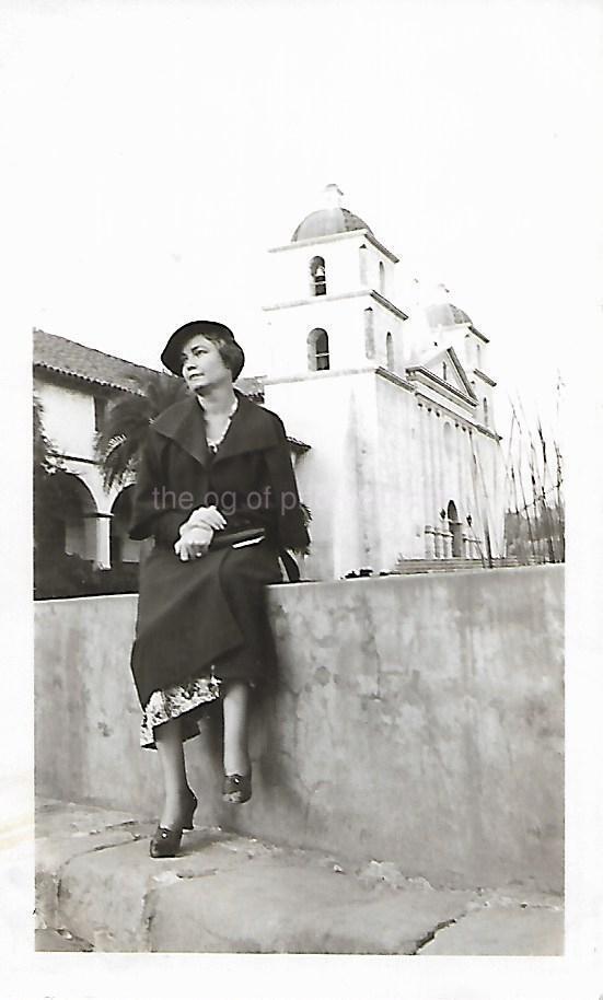 1930\'s WOMAN Vintage ANTIQUE FOUND PHOTO Original BLACK+WHITE Portrait 31 43 A
