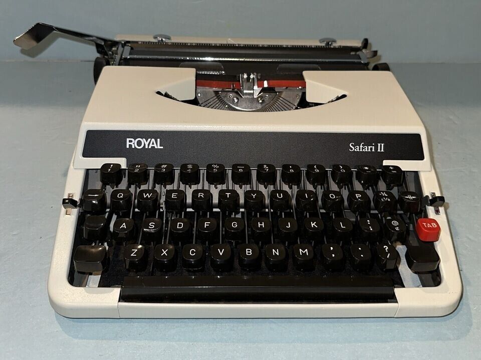 Vintage Royal Safari II Portable Typewriter Black-White With Case Made In Japan