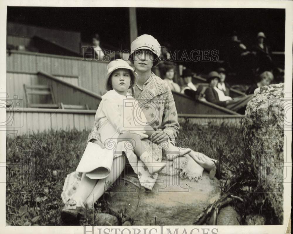 1926 Press Photo Mrs. Charles Coulter and daughter watch Tuxedo Park Horse Show