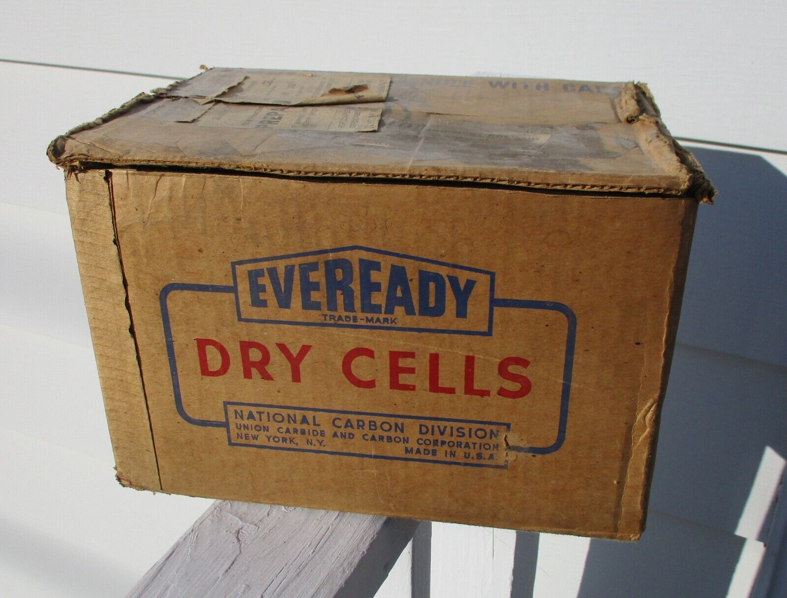 vintage eveready ignitor dry cell battery cardboard shipping box railway express