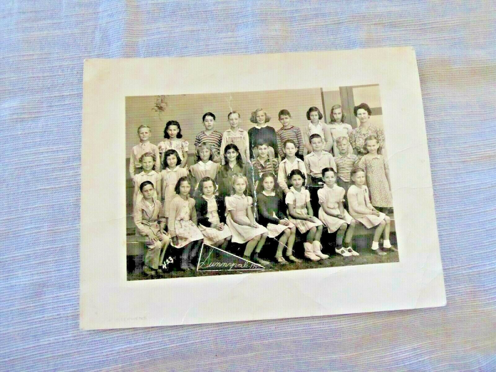 VINTAGE REAL PHOTOGRAPH  STUDENTS OF SUNNYVALE CA 1943