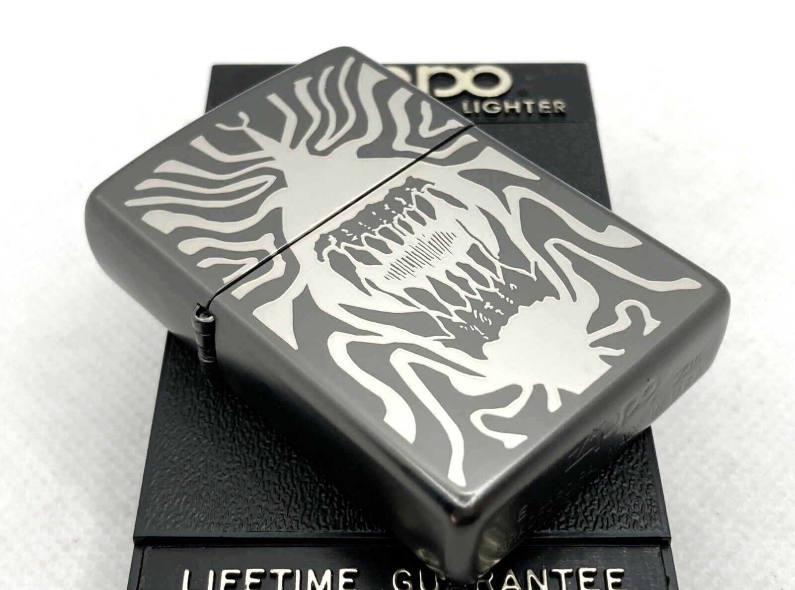 Unused Auth ZIPPO Limited Edition 1997 ALIEN Face Teeth Mouth Design Lighter