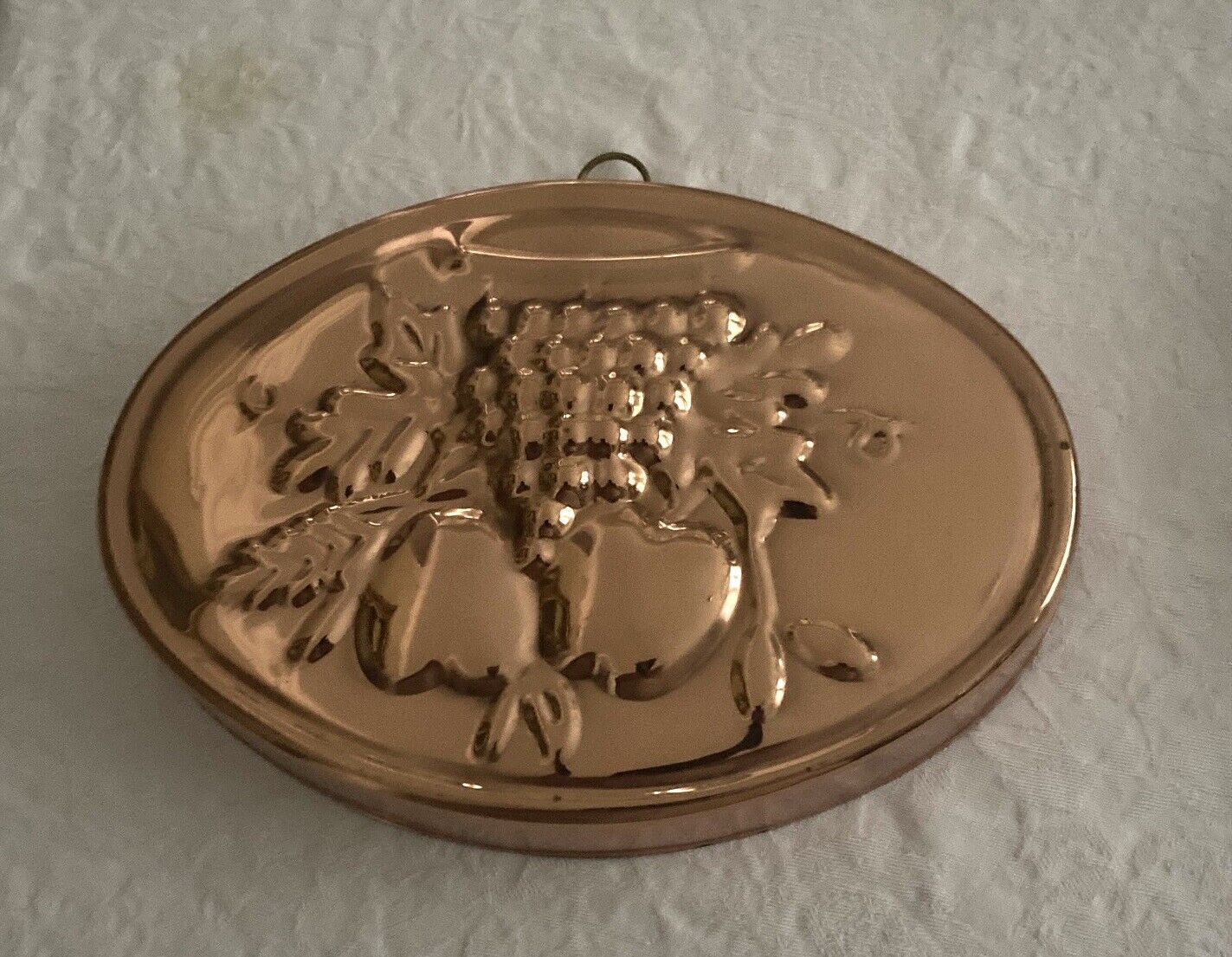 Decorative Copper Mold Wall Hanging Oval  Shape Fruit Design Of Apples & Grapes