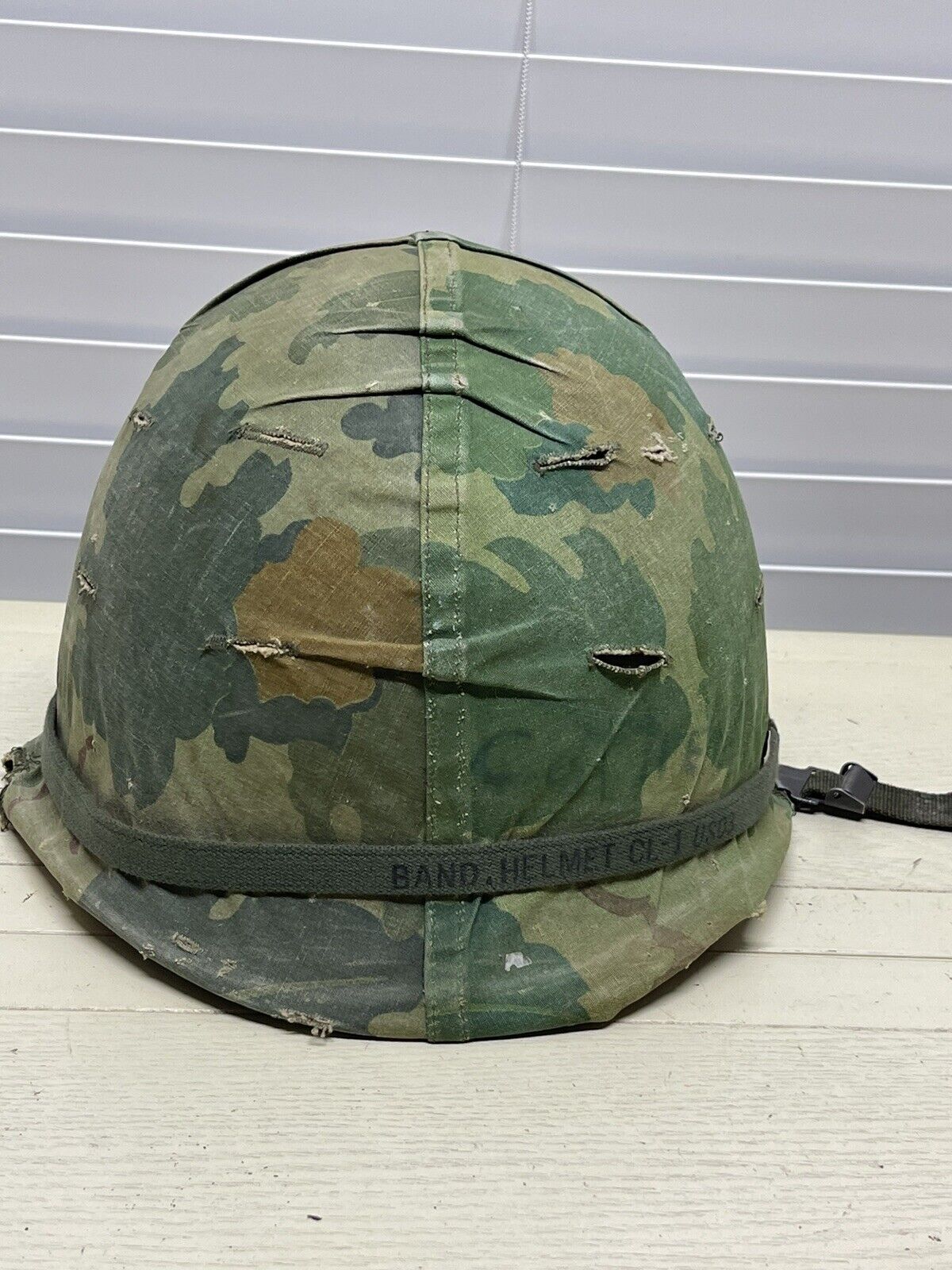 EARLY VIETNAM WAR VINTAGE US ARMY HELMET 1964 LINER AND CAMOUFLAGE COVER