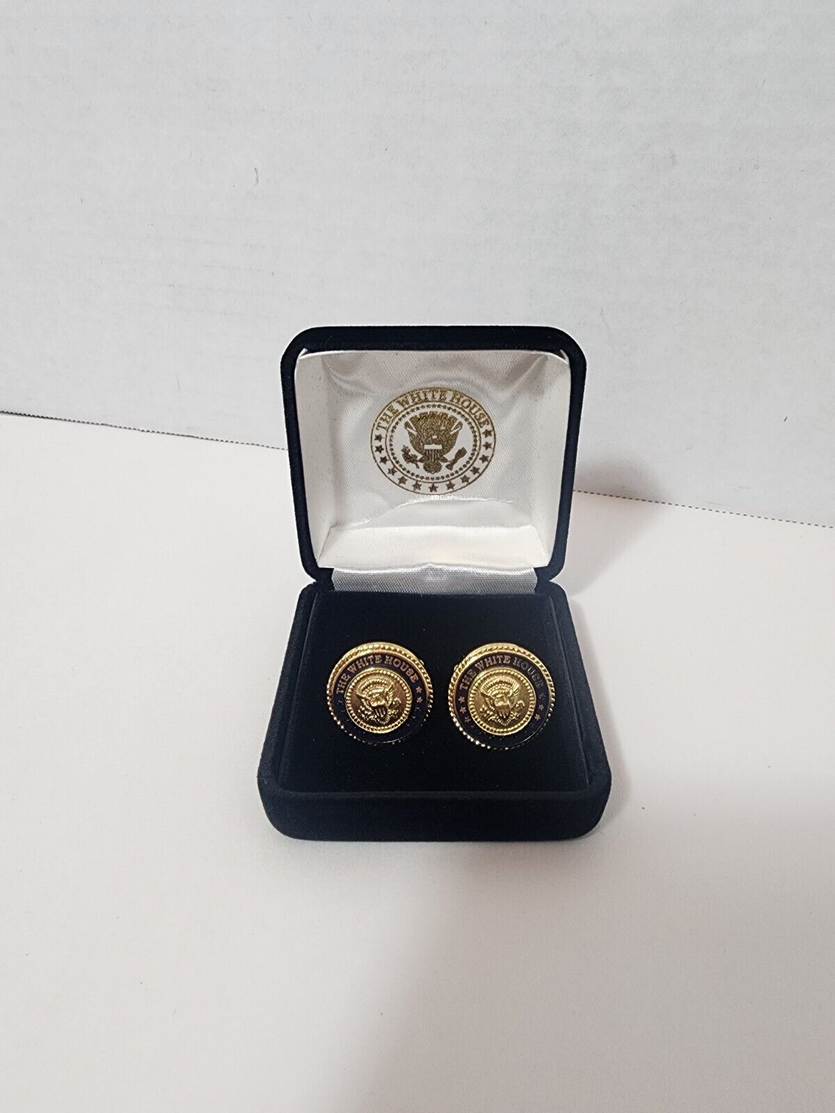 THE WHITE HOUSE CUFFLINKS 1 PAIR GOLD TONED