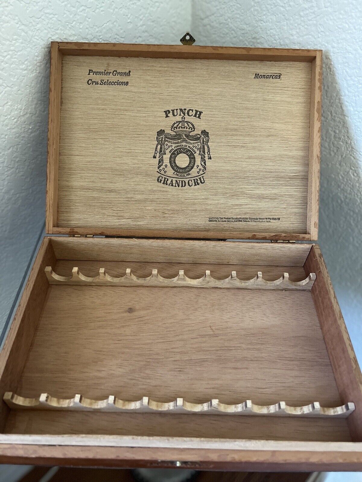 PUNCH GRAND CRU MONARCAS Cigar Box Spanish Honduras (BOX ONLY). 11.5\