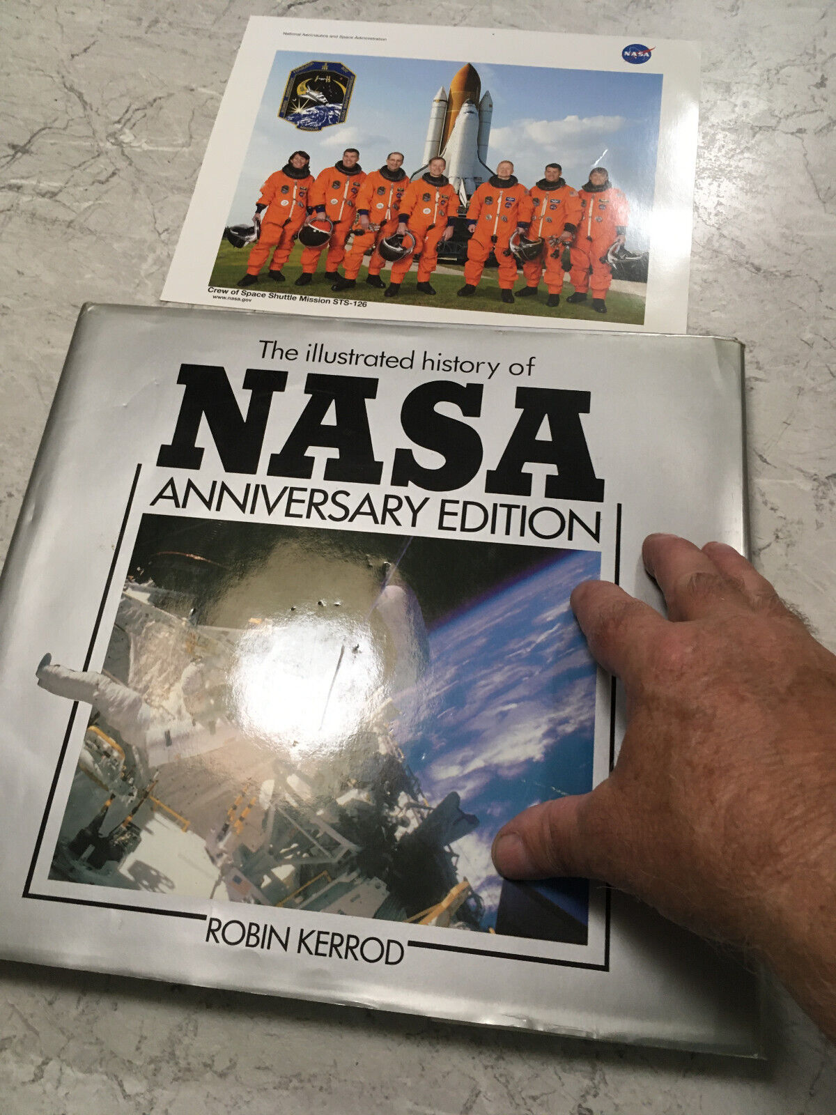 HISTORY OF NASA PICTORIAL BOOK WITH STS FLIGHT CREW PHOTO