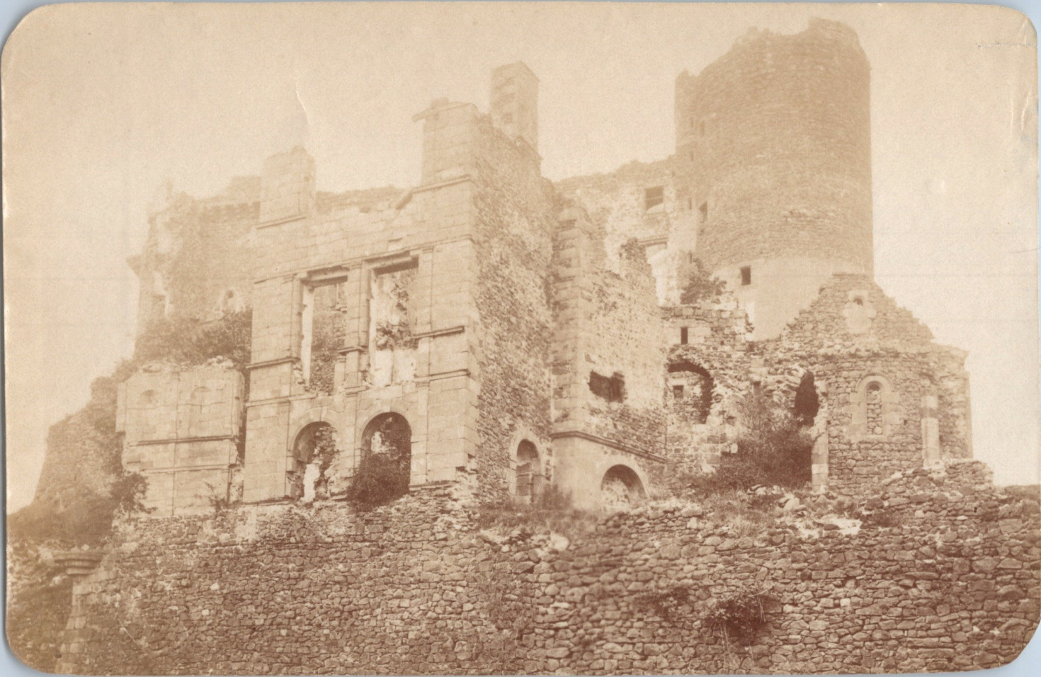 France, Auvergne, Mont-Dore, Les ruins du Château de Murol, vintage print, ca.1