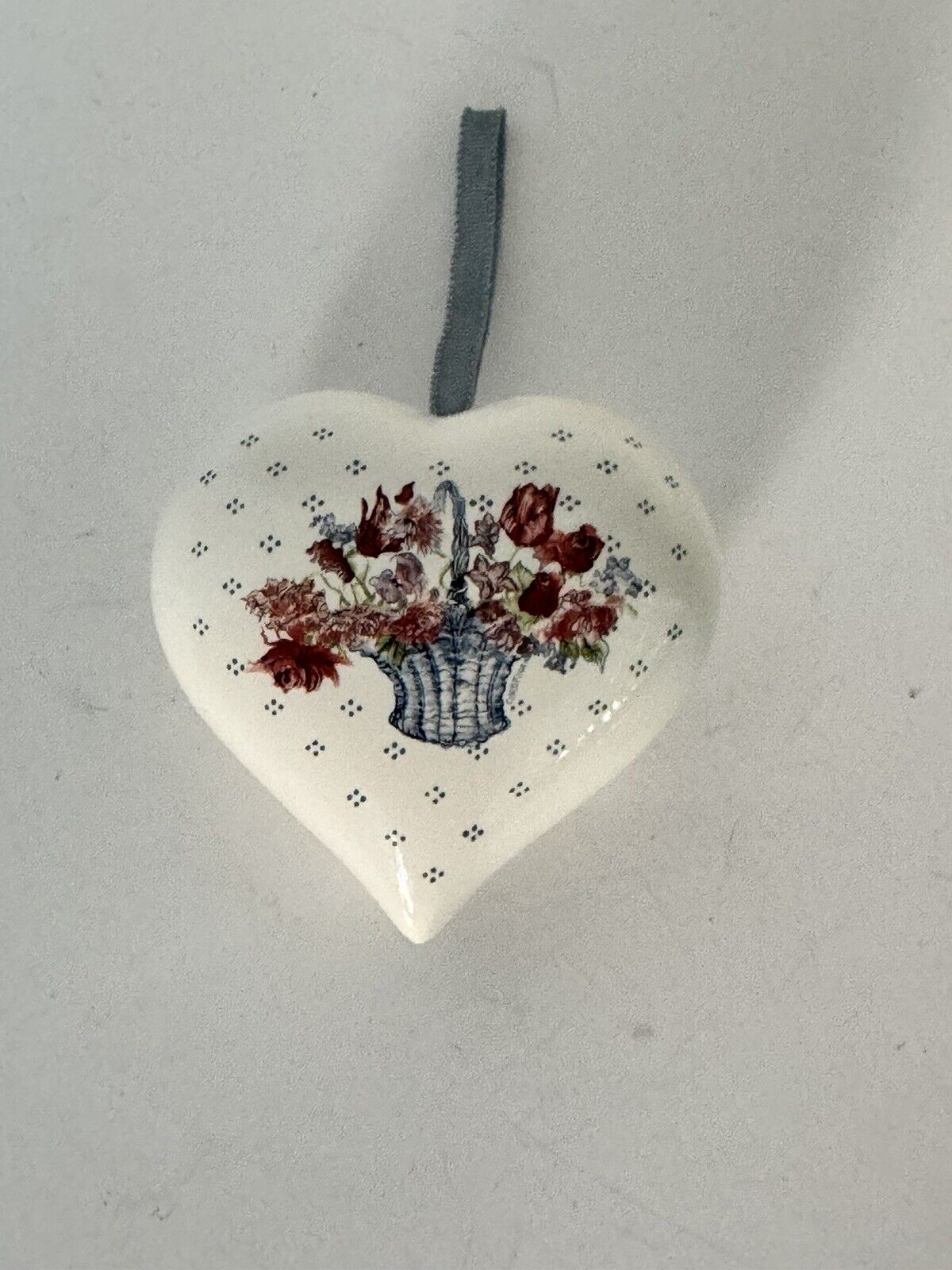 Vintage Ceramic Heart Shaped Floral Flower Bouquet Basket Potpourri Ornament