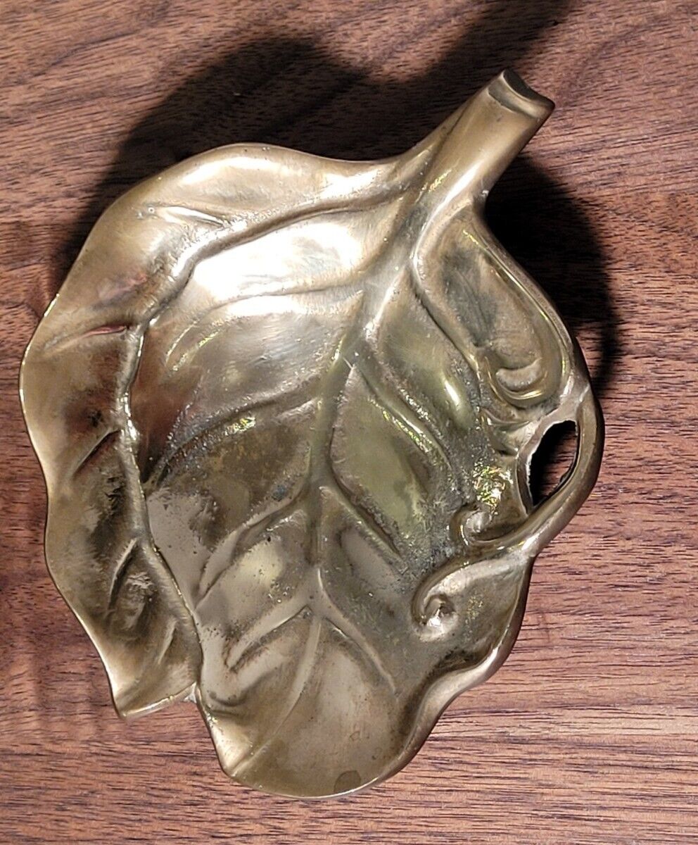 Vintage Mid-Century Modern 100% Brass Footed Soap Dish Decorative Leaf Engraved