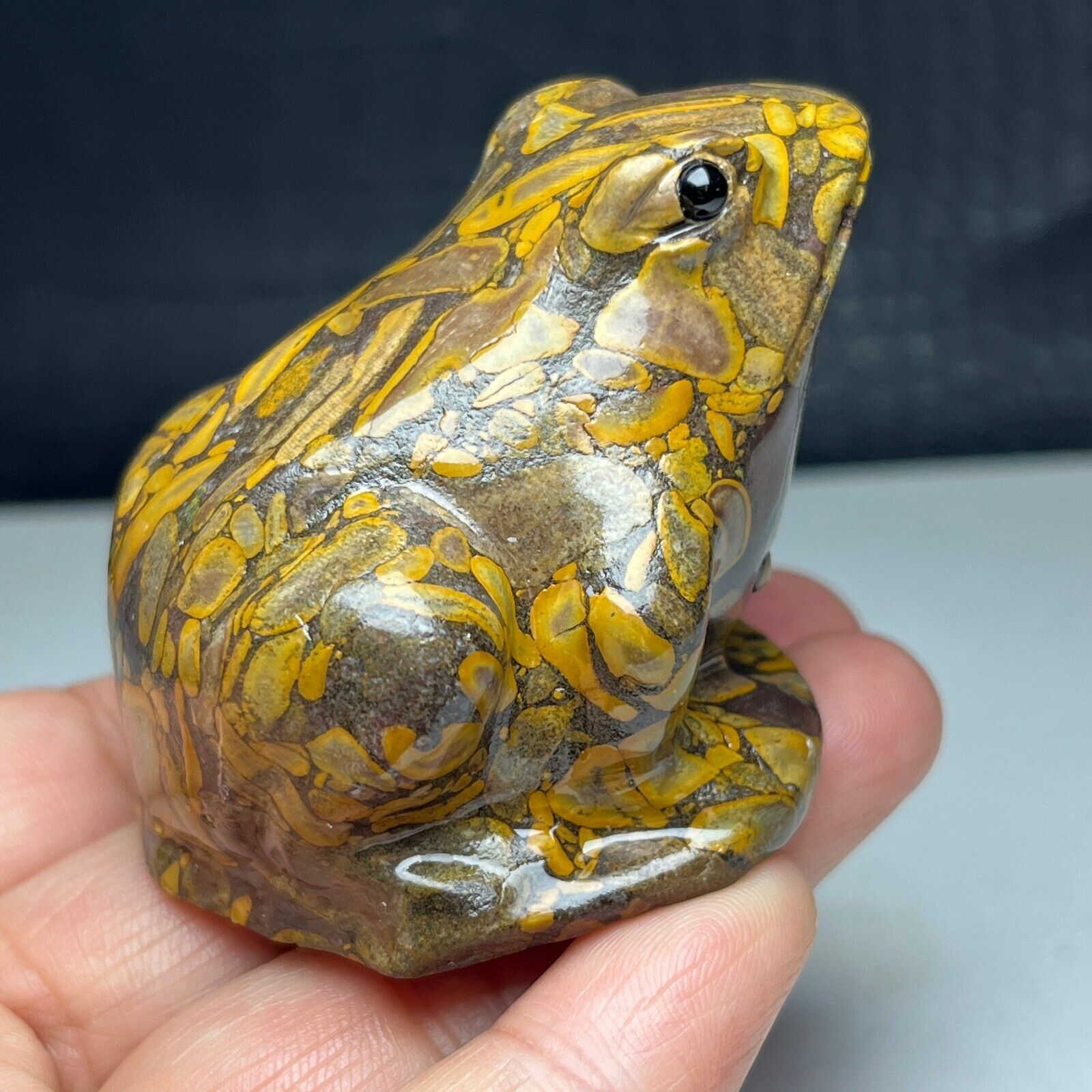 149g Natural Crystal Mineral Specimen  Bamboo stone Hand Carved The Frog,M5A