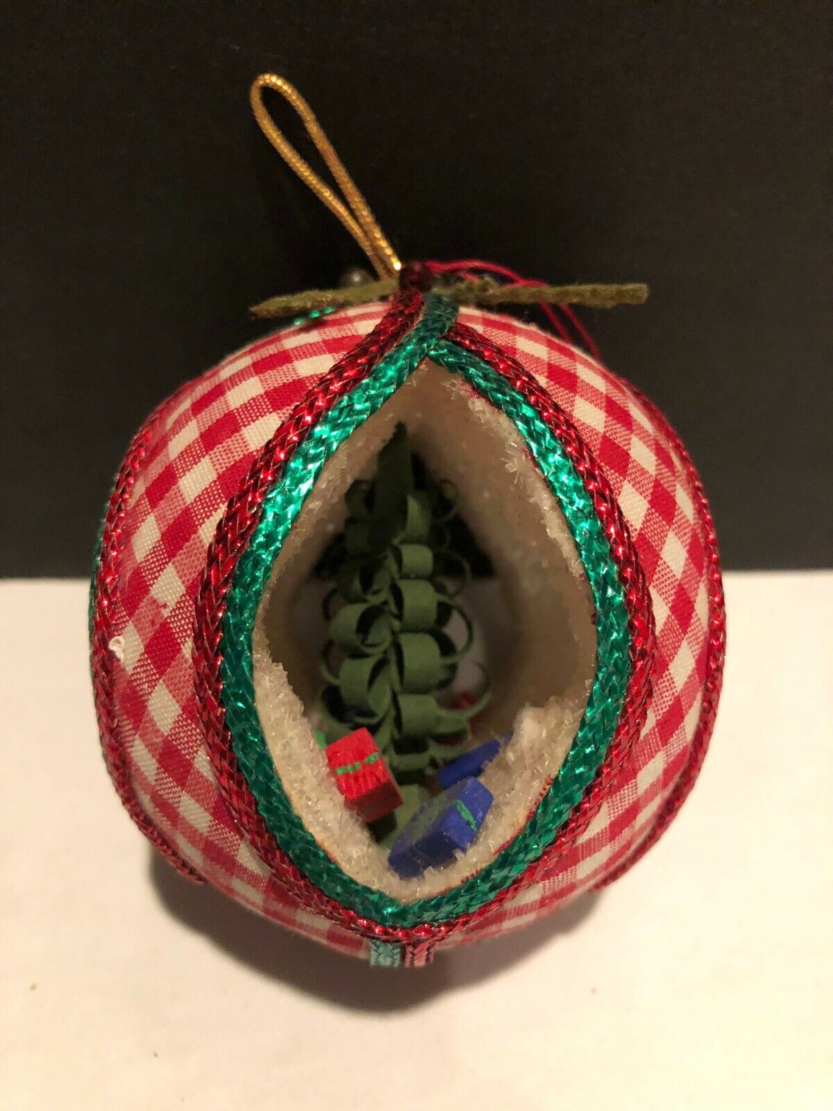 Vintage Gingham Red & Green Trim Gift Box Frosted Christmas Tree Ornament Ball