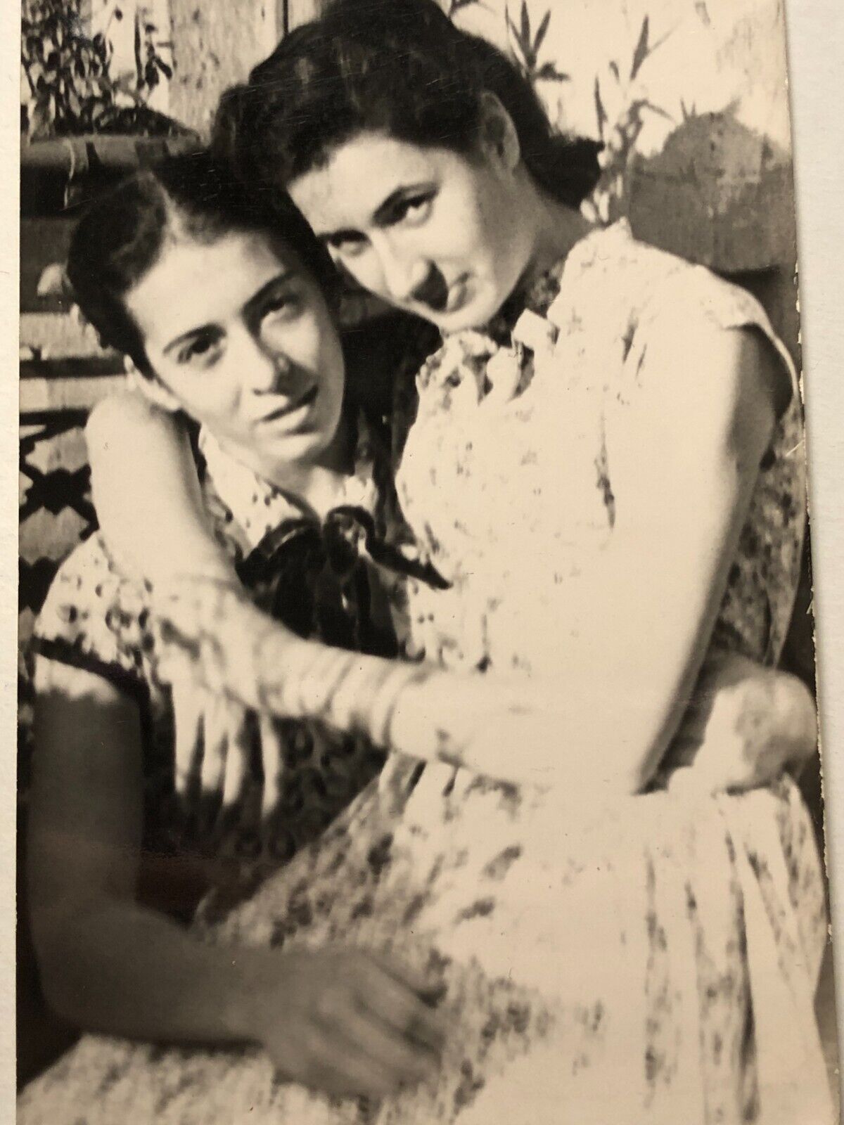 1957 Slim Pretty Women Love Hugs Sweet Girlfriends Vintage Photo Snapshot