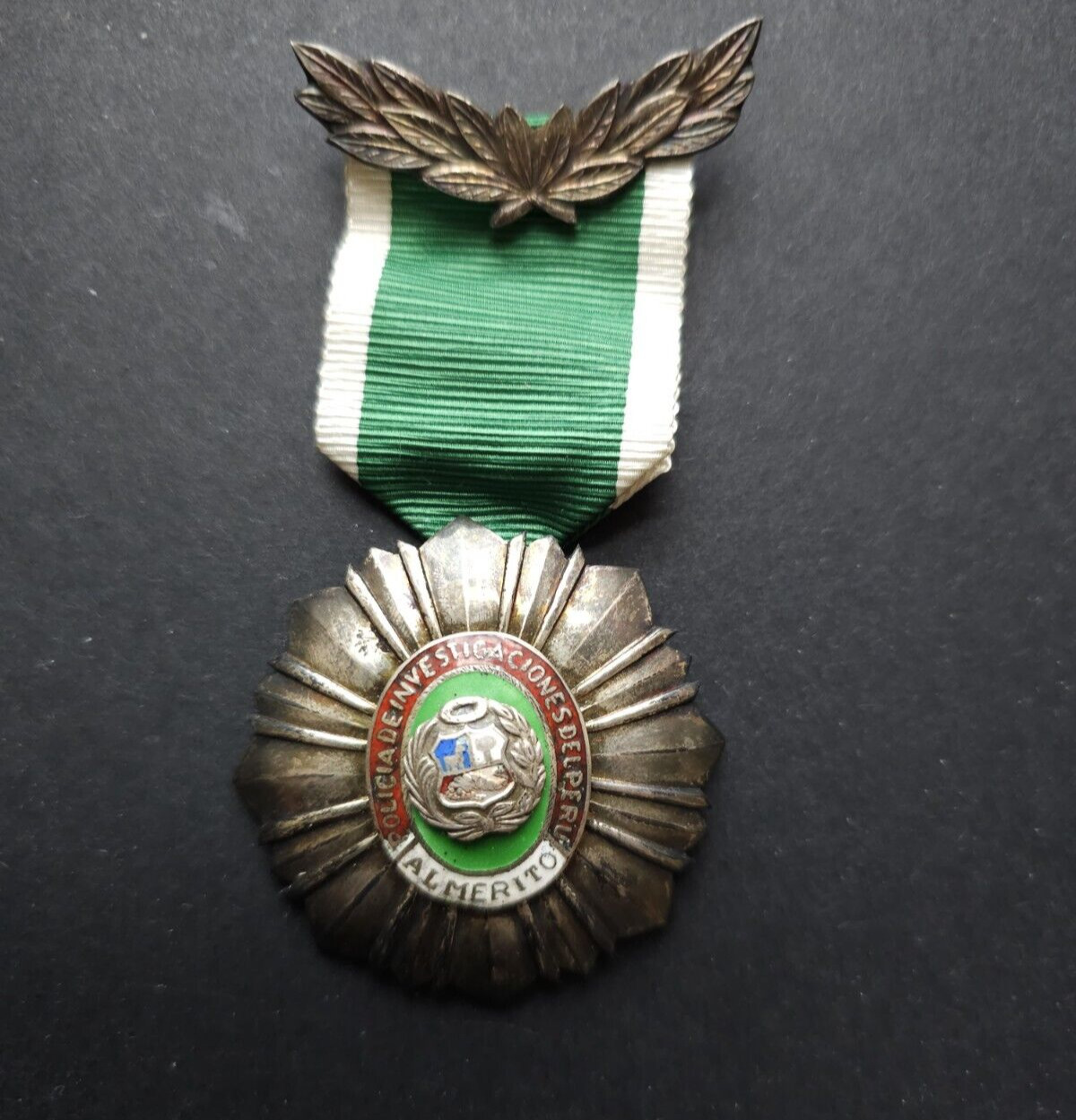 PERU police order medal badge