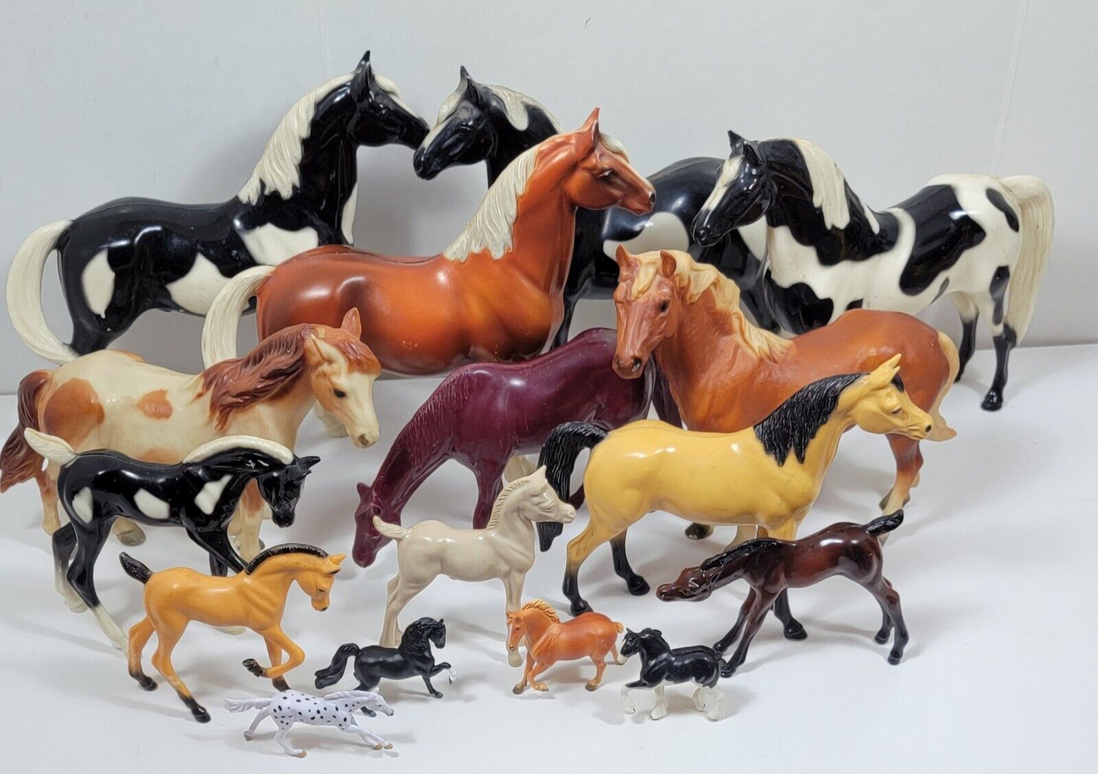 VINTAGE LOT HORSES BREYER & HARTLAND PLASTICS (16 pc) ASSORTED SIZES AND COLORS 