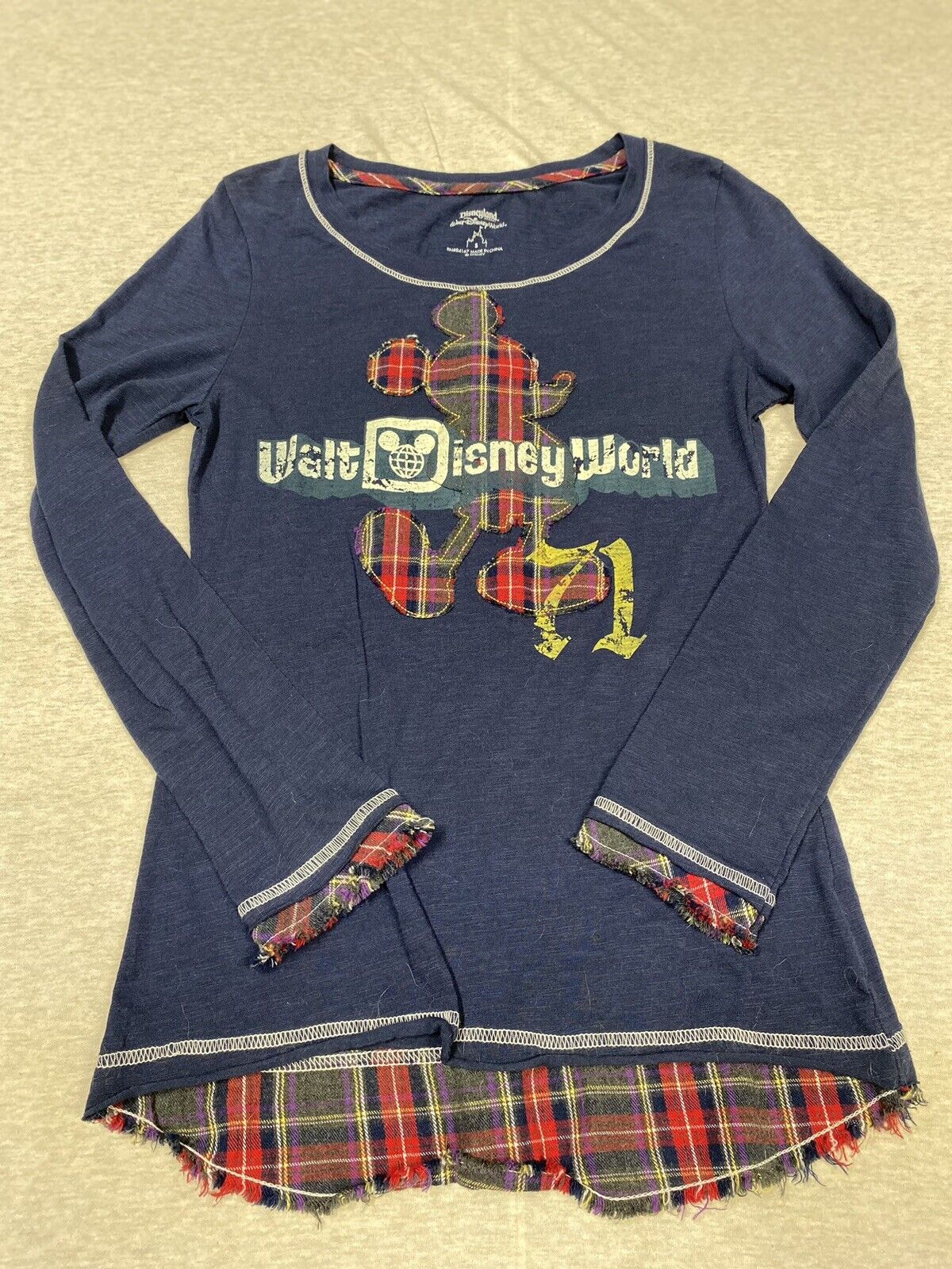 Official Disney Land “vintage” Long Sleeve Size Small Disney World
