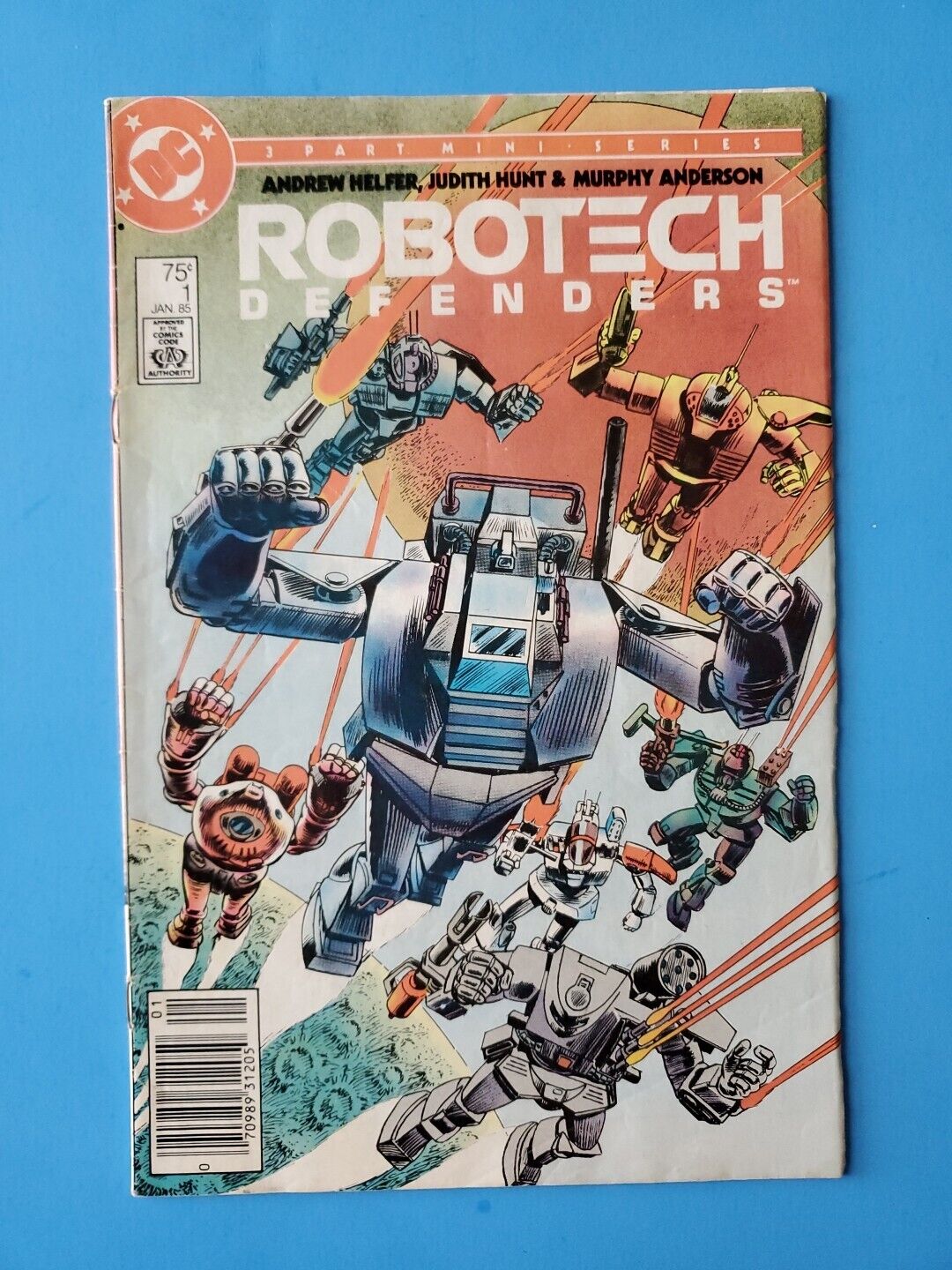 Robotech Defenders #1 - 80\'s TV, Revell Macross Mecha - Newsstand DC Comics 1985