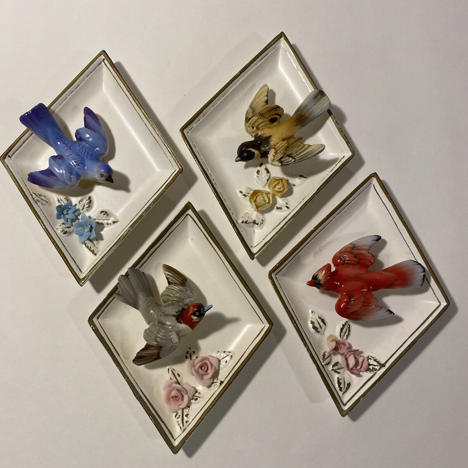 Set Of 4 Bird Wall Hangings Porcelain 3D Diamond Shape Tray Frame
