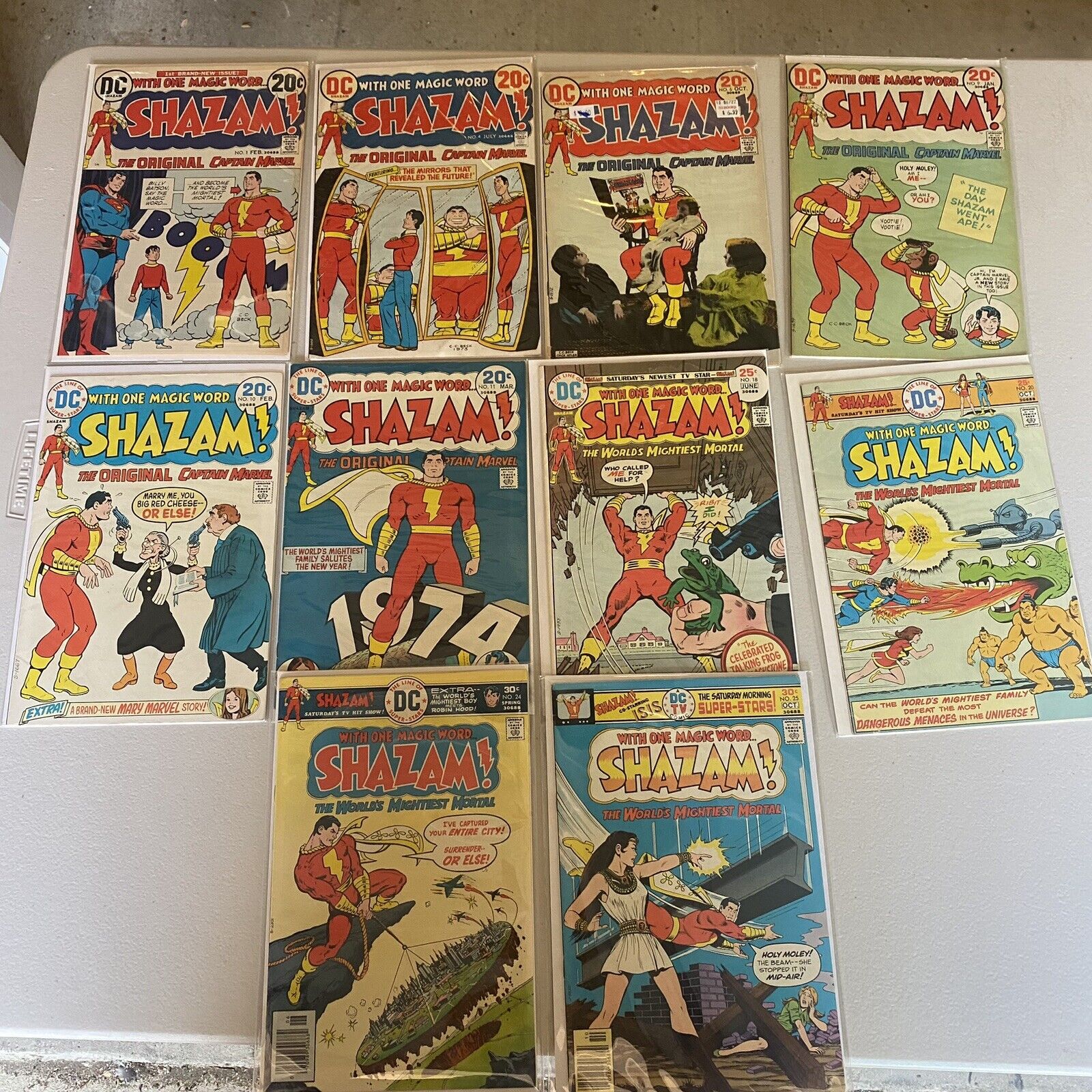 SHAZAM Comic Lot Of 10. Issues 1, 4, 6, 9,  10, 11, 18, 20, 25