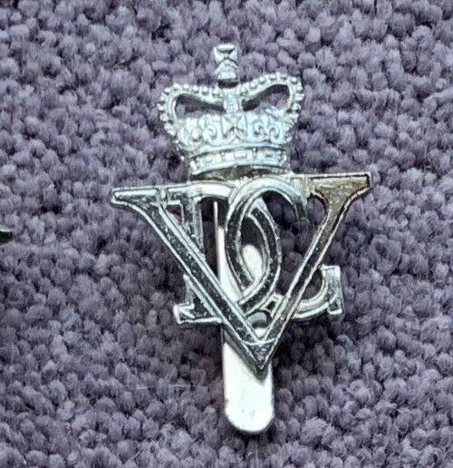 5th Royal Inniskilling Dragoon Guards: Anodised / Staybrite Cap Badge - slider