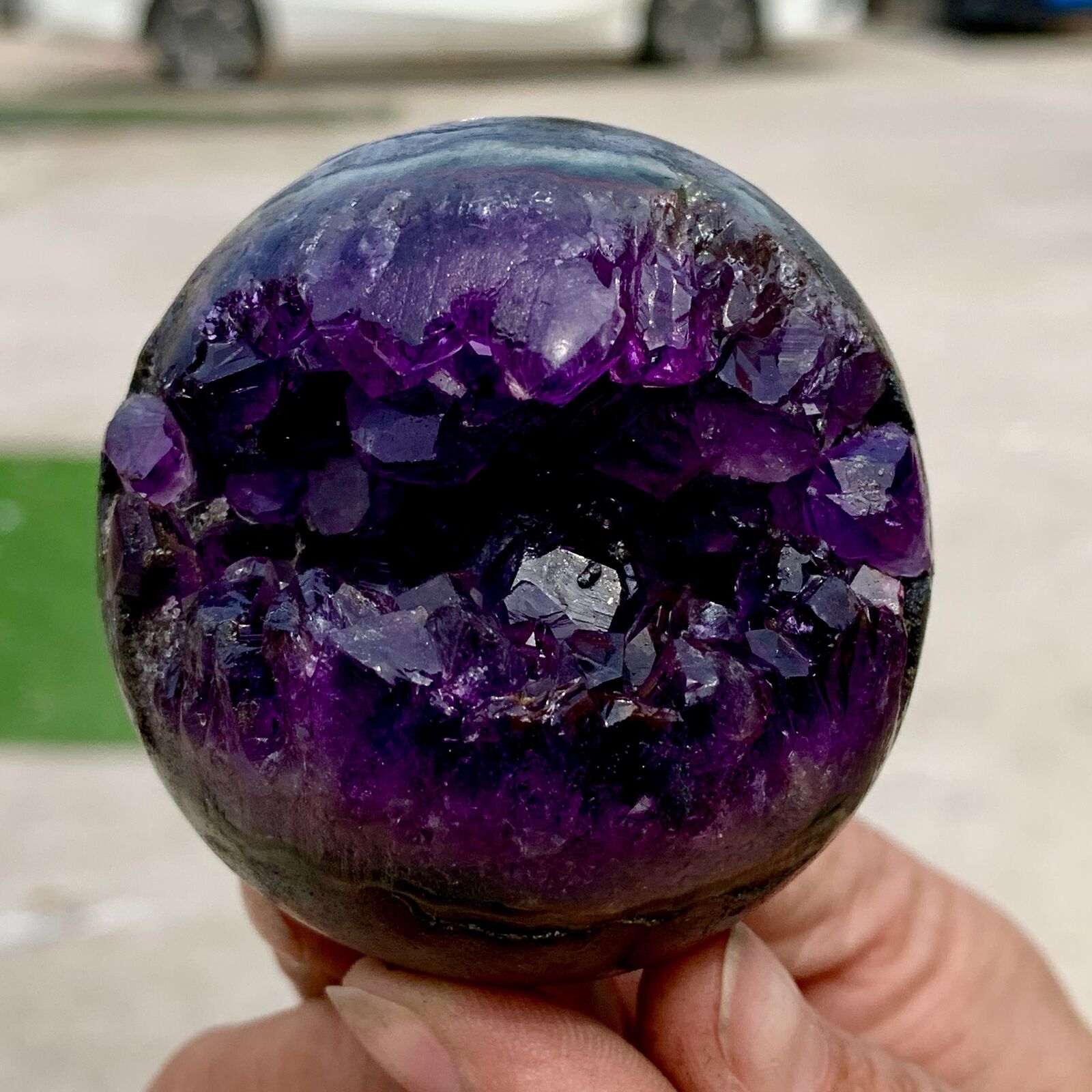 269G Natural Uruguayan Amethyst Quartz crystal open smile ball therapy