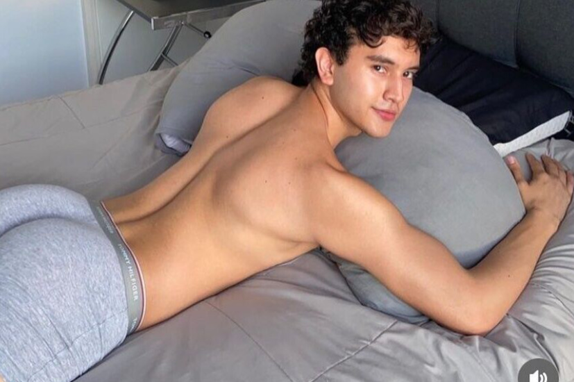 Shirtless Male Muscular Grey Underwear Briefs Bed Beefcake PHOTO 4X6 H619