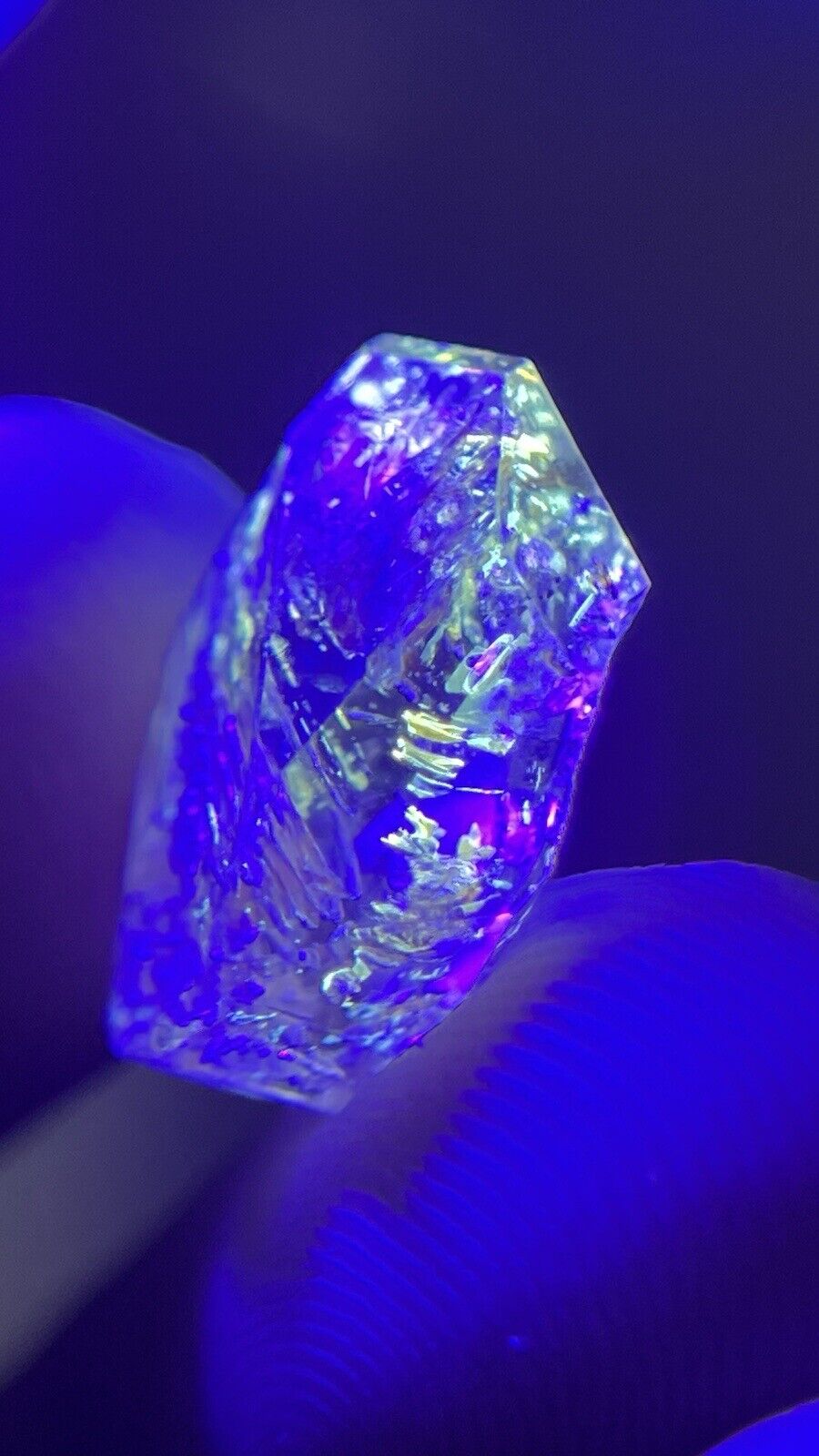 7.90 Cts Fluorescent Petroleum In DT Elestial Diamond Quartz Crystal@Pakistan