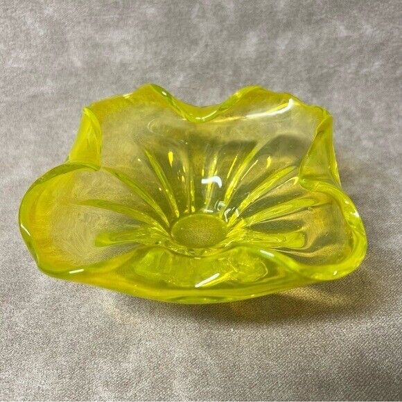 Art Glass Hand Blown Lemon Drop Yellow Square Bowl 5.5 x 5.5 Stunning Brilliance