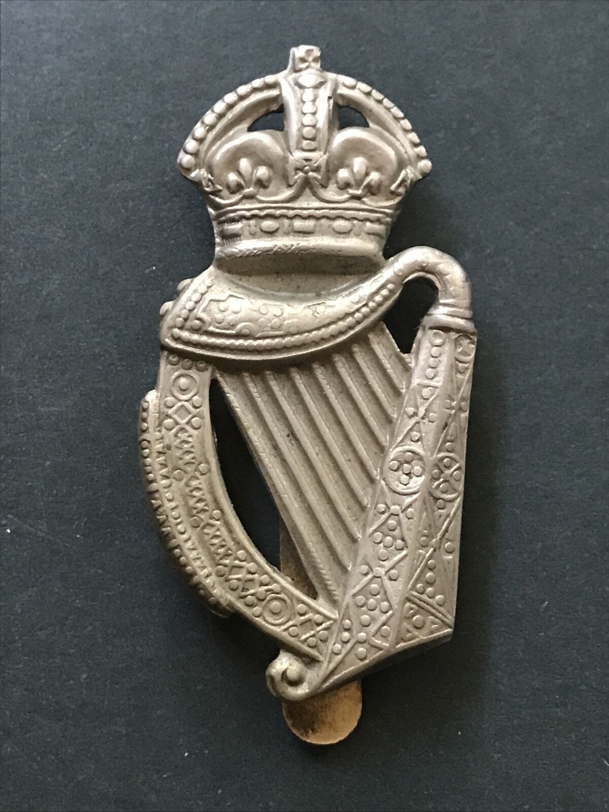 London Irish Rifles 18th London Regiment Original British Army Cap Badge