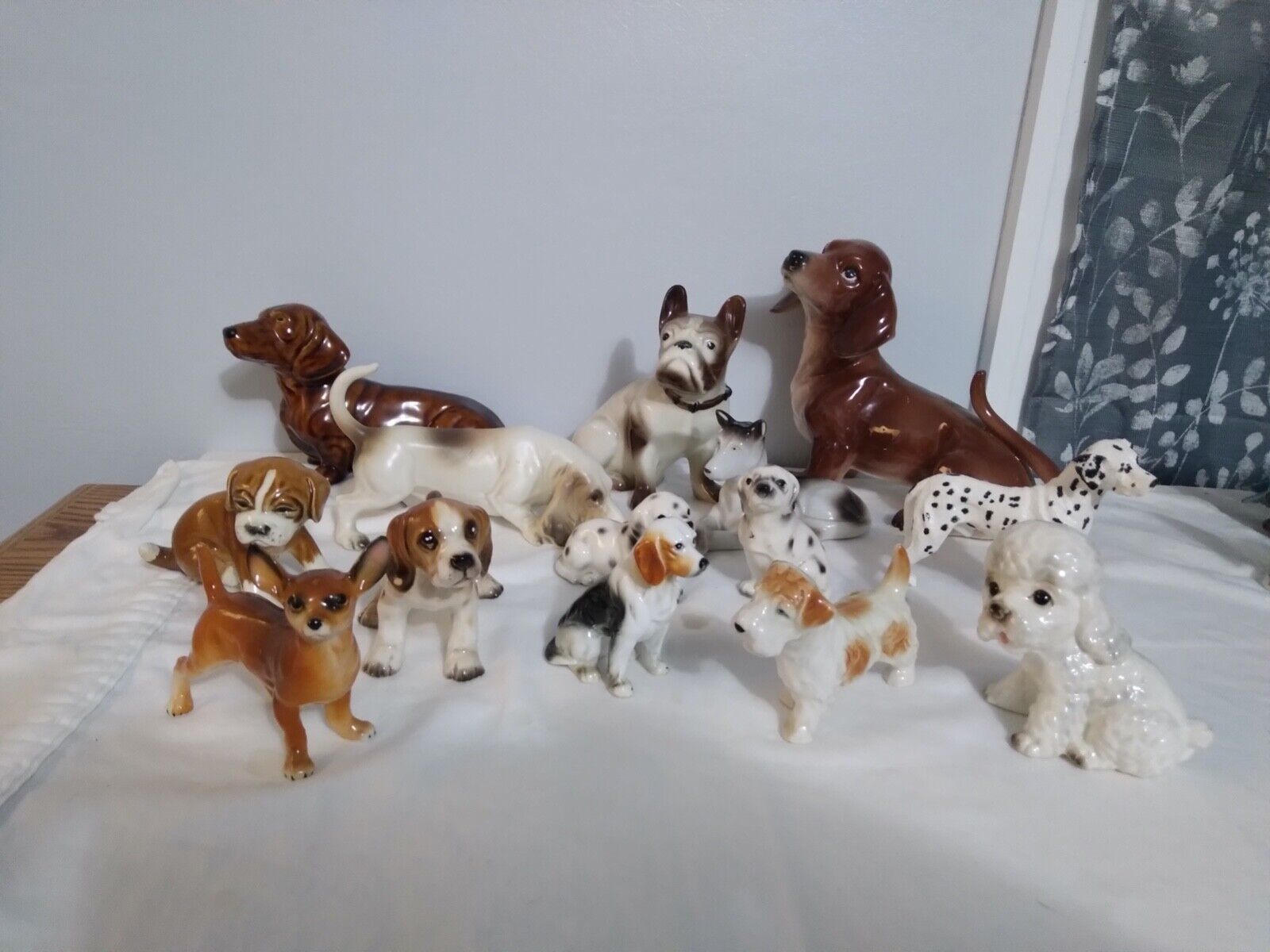 Vntg. DOG LOVERS - 14 Porcelain & Ceramic Figurines of DOGS. Different makers.